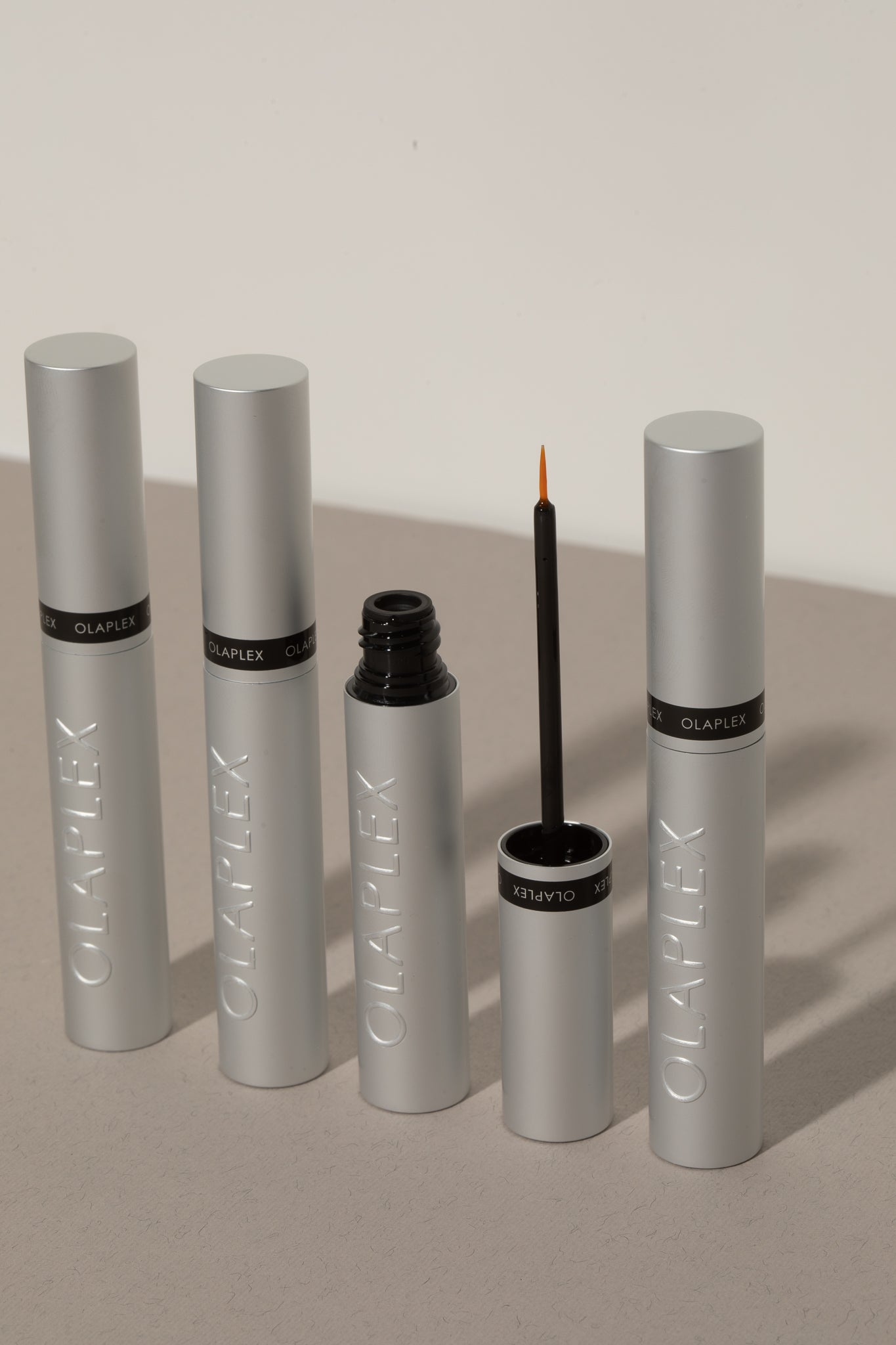Dites oui à des cils naturels forts et longs grâce à Olaplex!