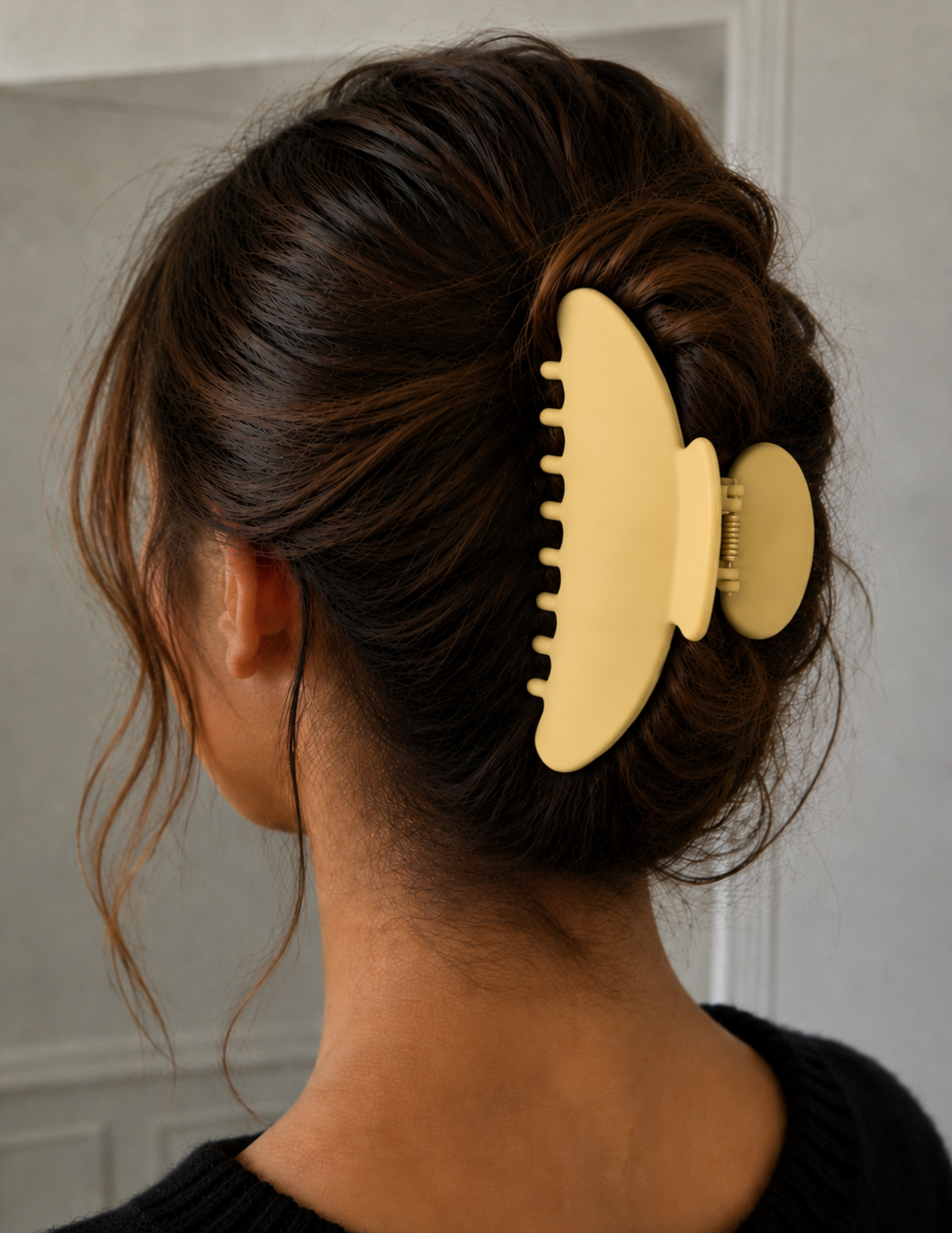 Round Hair Claw - Pastel Yellow