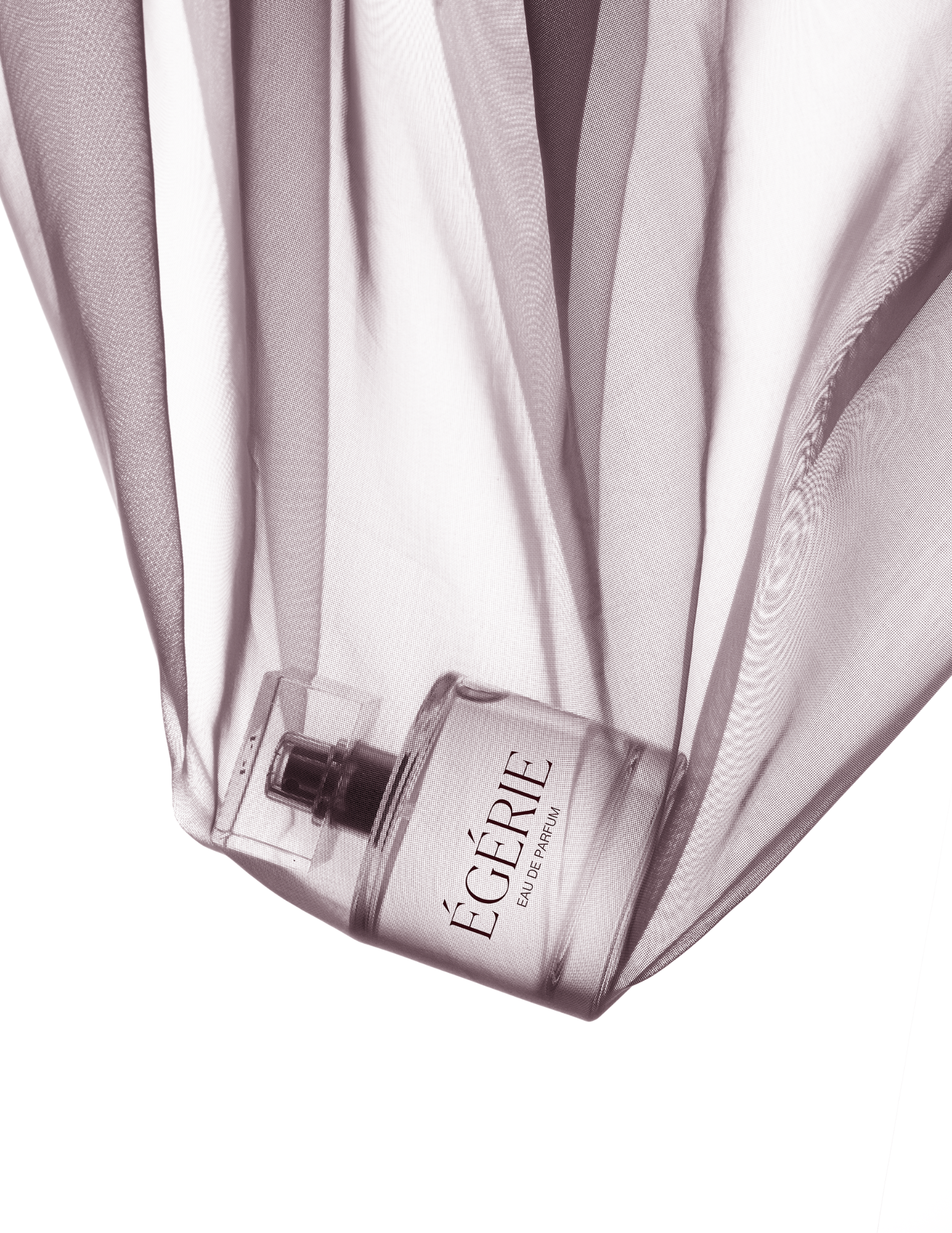 Les notes de roses blanches, de bois de santal et de vanille de cette Eau de Parfum s'entremêlent et révèlent une odeur évoquant les côtés chaud, feutré et sensuel du cachemire. De quoi mettre de l'extraordinaire dans votre quotidien. Découvrez Égérie, une Eau de parfum féminine au caractère assumé. Égérie - L'Eau de parfum de Parikart par Ruby Brown