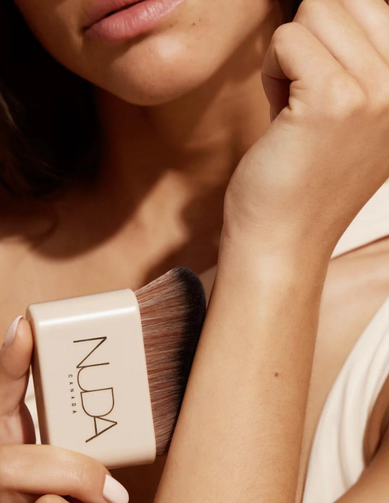 Self-tanner blending brush