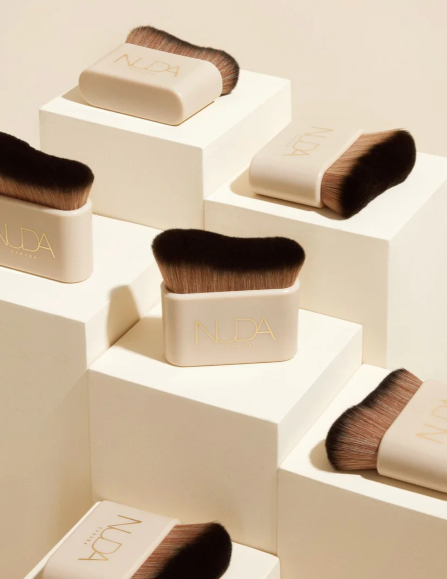 Self-tanner blending brush