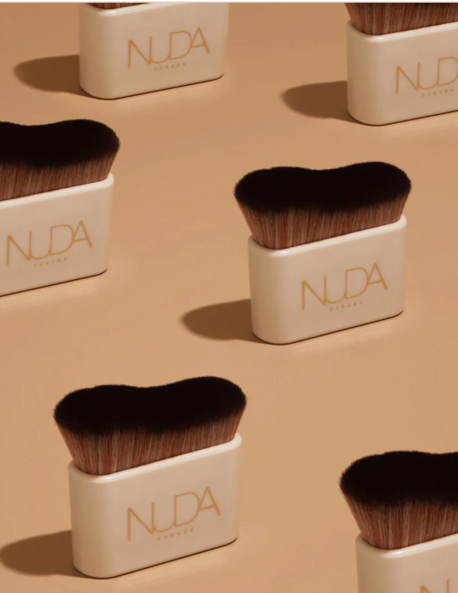 Self-tanner blending brush