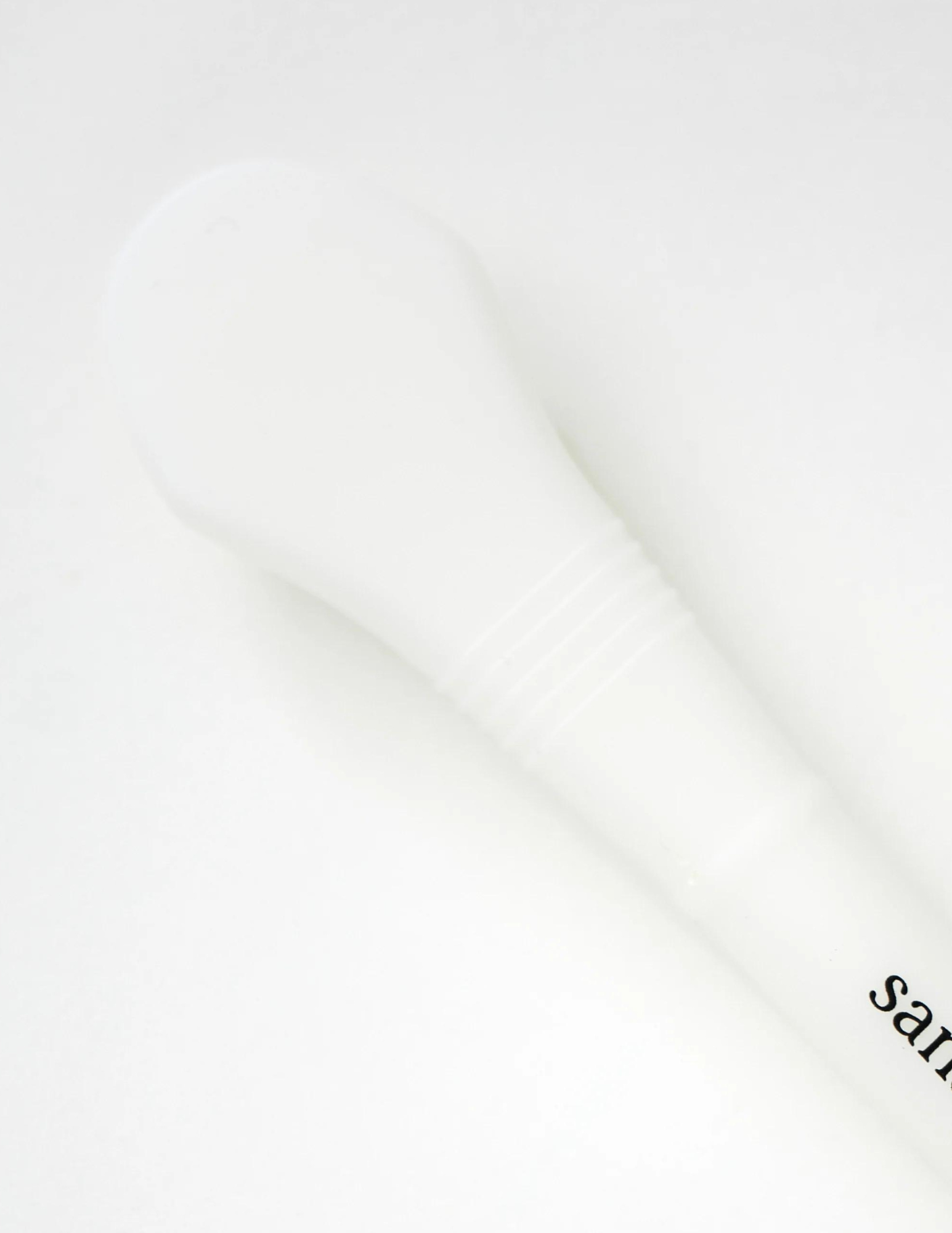 The mask applicator