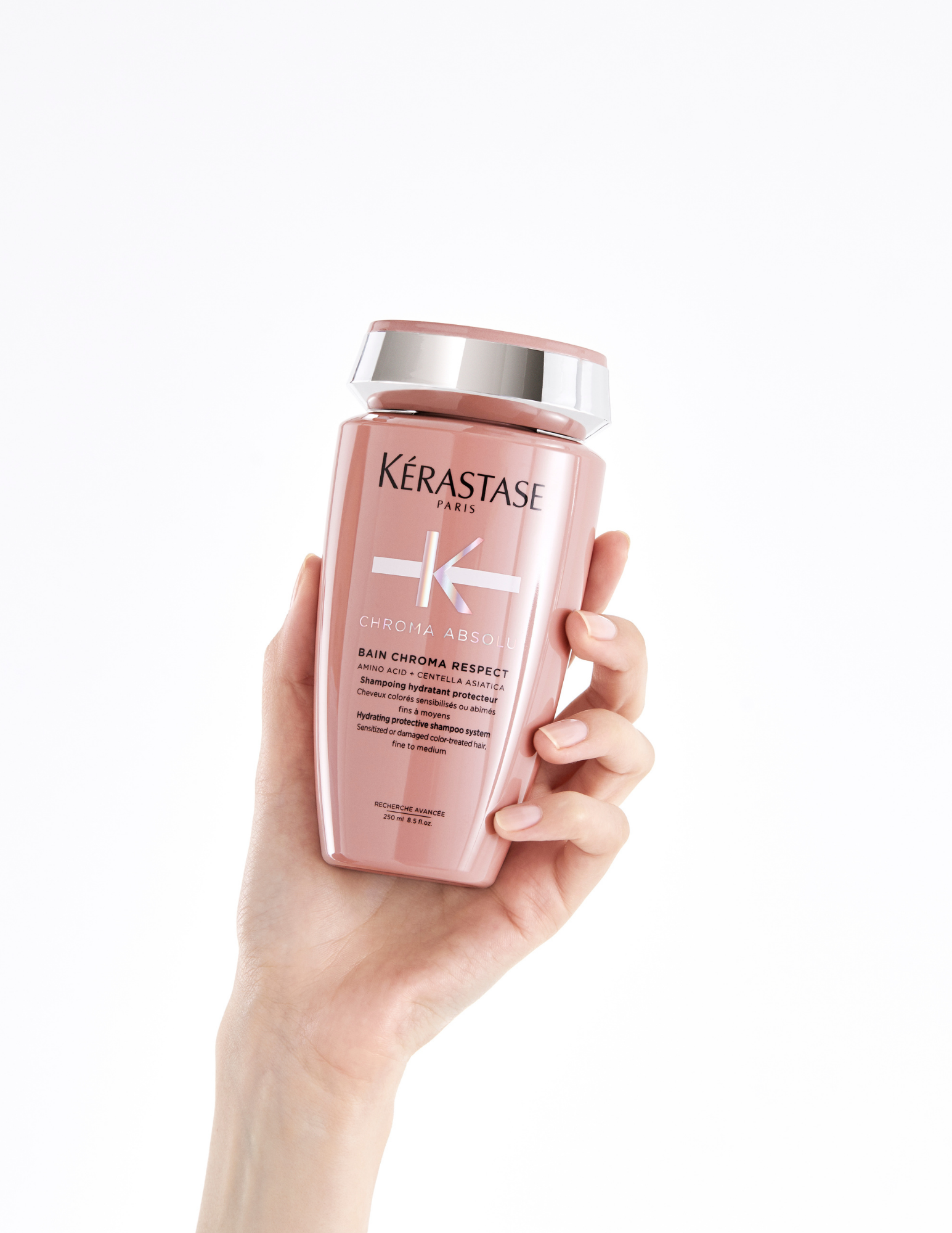 Nouveauté Kérastase - Magasinez Chroma Absolu chez Parikart! Le Bain Chroma Respect est un shampoing ayant un formule douce qui nettoie et rétablie les cheveux sans enlever la couleur. Il convient tout de même à tous les types de cheveux qui ont besoin de réhydratation et de réparation légère.