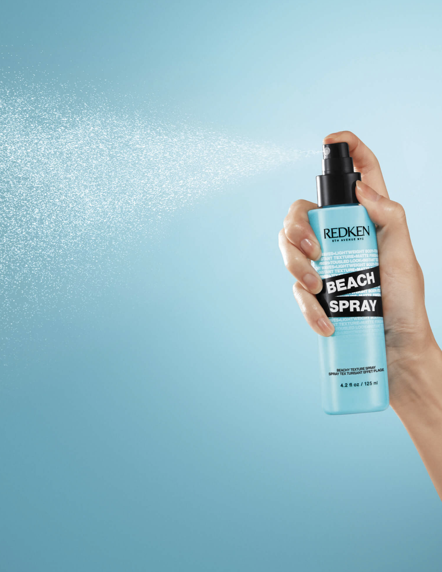 Le Beach spray Redken est un spray sans sel de mer à contrôle moyen qui permet de styliser les looks effet plage ondulés.