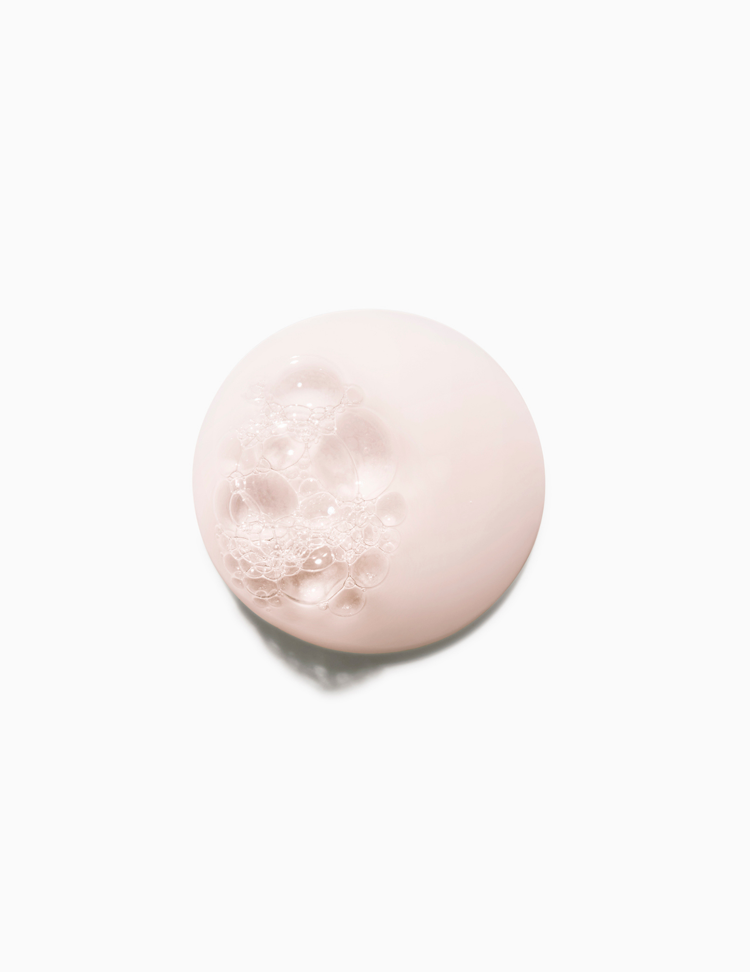 Nouveauté Kérastase - Magasinez Chroma Absolu chez Parikart! Le Bain Chroma Respect est un shampoing ayant un formule douce qui nettoie et rétablie les cheveux sans enlever la couleur. Il convient tout de même à tous les types de cheveux qui ont besoin de réhydratation et de réparation légère.