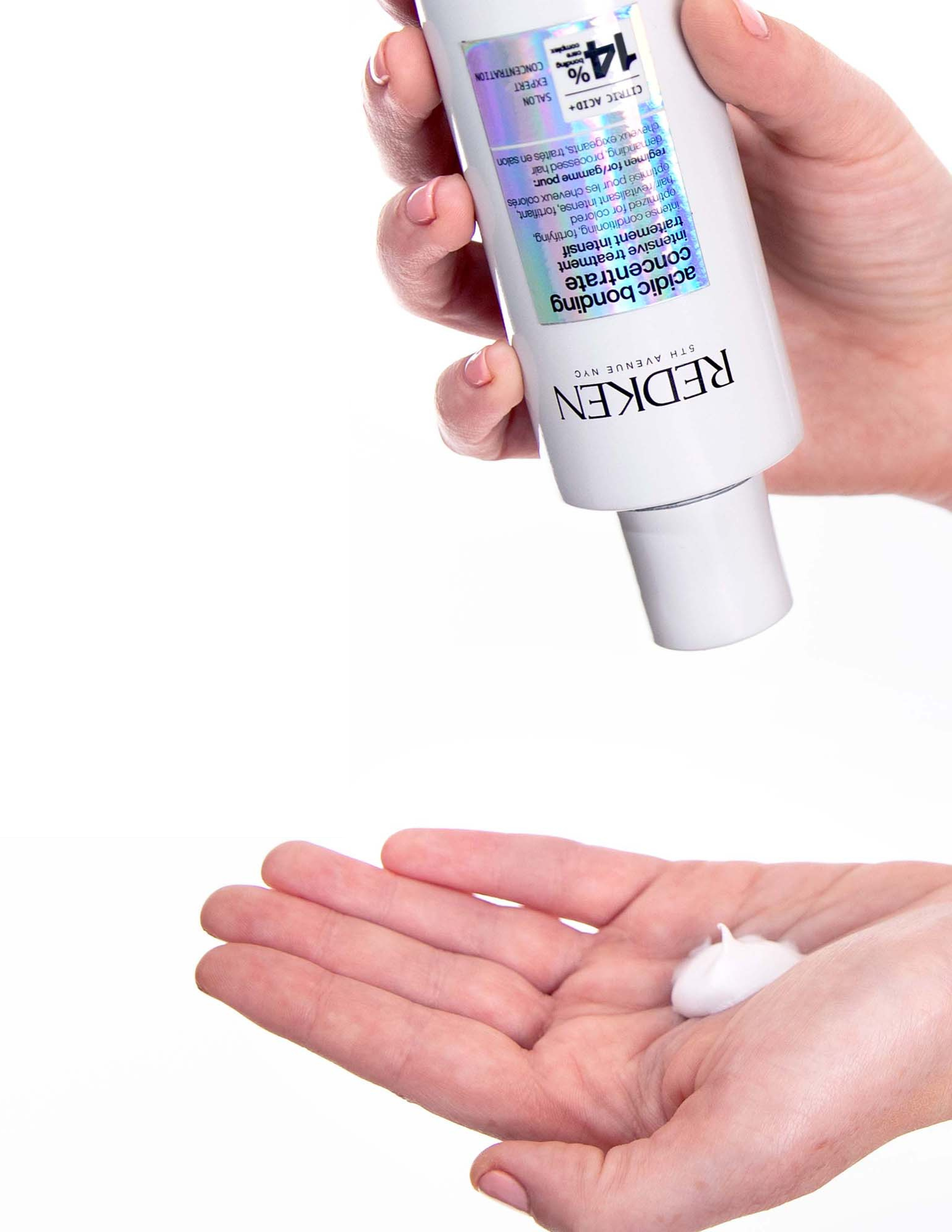 Ce traitement intensif Acidic Bonding Concentrate est le traitement le plus concentré disponible dans Redken! Ce traitement pré-shampoing à rincer permet une réparation et une grand fortification de la fibre en une seule utilisation. Livraison rapide et gratuite dès 50$