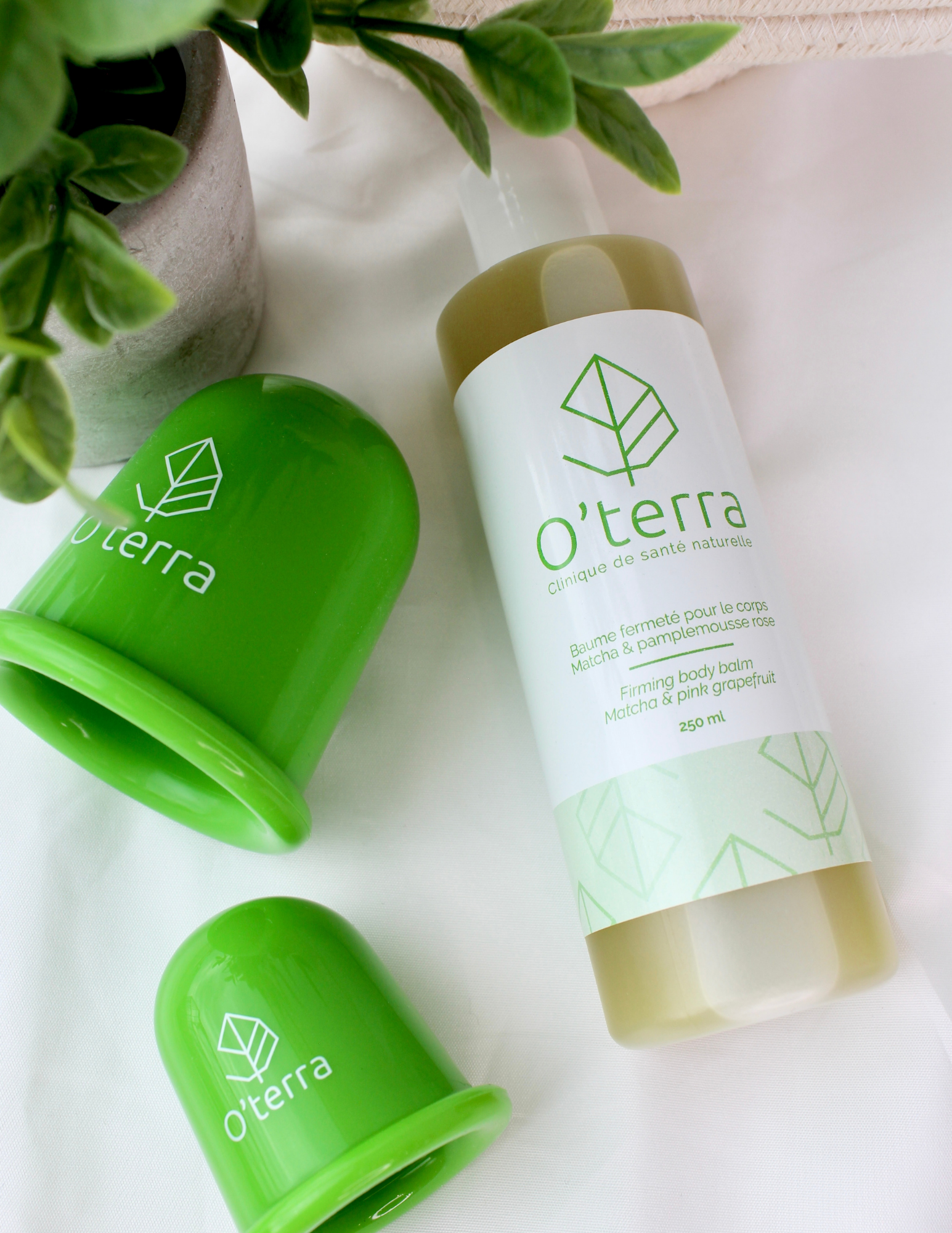 L'ensemble avec les ventouses et le baume pour le corps O'terra est parfait pour diminuer la cellulite et raffermir la peau! Livraison rapide et gratuite dès 50$