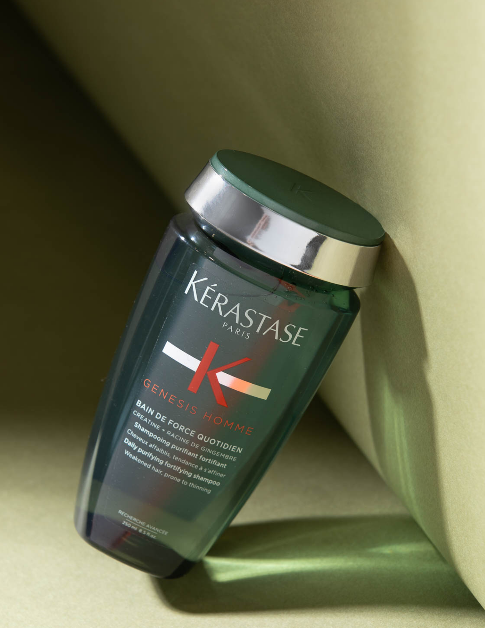 Kérastase Genesis Homme : Le bain de force quotidien est un shampoing fortifiant pour rendre les cheveux beaucoup plus forts et plus résistants à travers le temps. Livraison rapide et gratuite dès 50$ - Conseils personnalisés