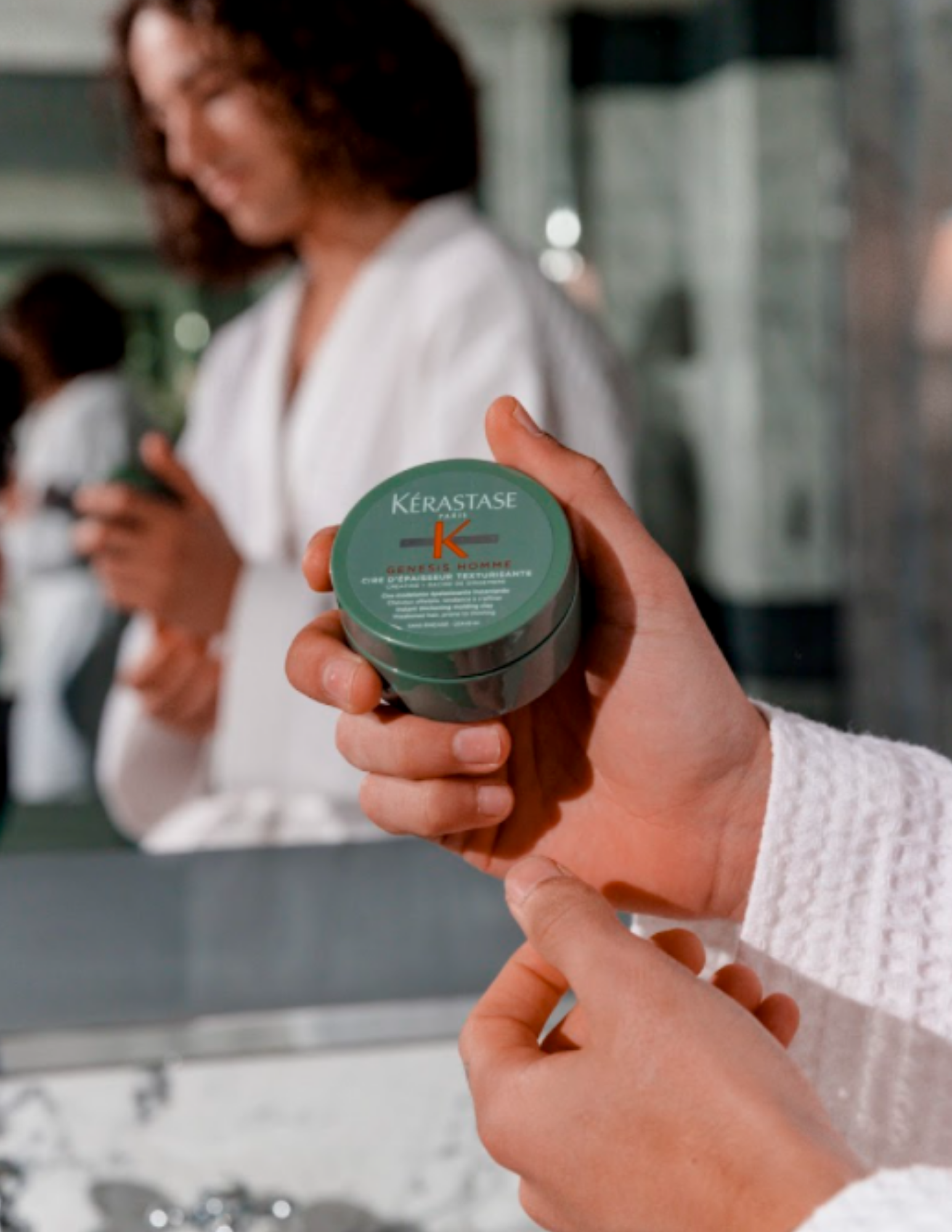 Kérastase Genesis Homme : La cire d'épaisseur texturisante est une cire coiffante qui épaissit instantanément les cheveux et permet de les coiffer comme souhaité. Livraison rapide et gratuite dès 50$ - Conseils personnalisés