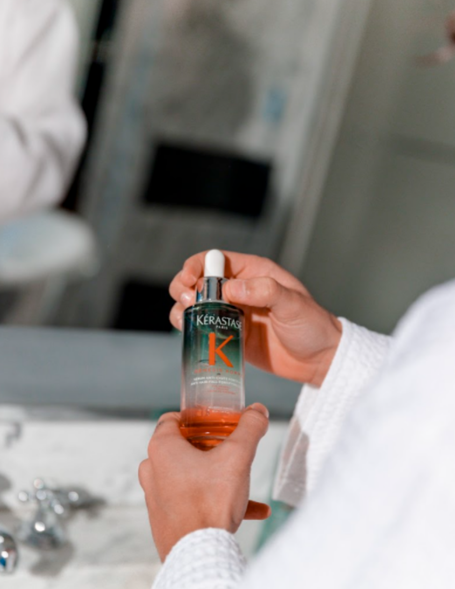 Kérastase Genesis homme : Le sérum anti-chute fortifiant est un incontournable pour lutter contre la chute des cheveux. Livraison rapide et gratuite dès 50$ - Conseils personnalisés