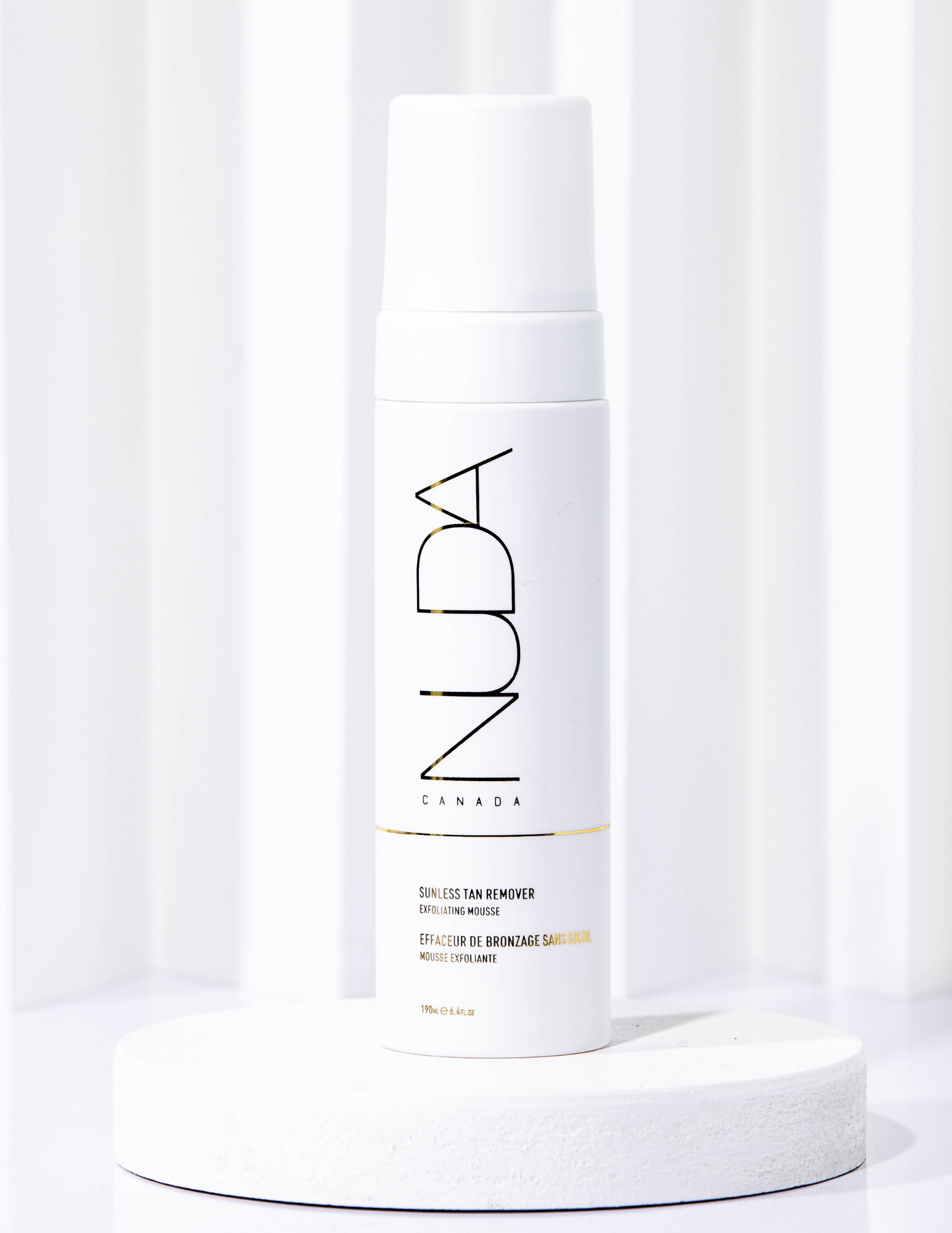 L'effaceur de bronzage vous aidera à éliminer les vieux résidus d’autobronzant en un instant! Cette mousse exfoliante est douce et efficace pour retirer l’autobronzant en plus de laisser votre peau renouvelée, fraiche et propre! Livraison rapide et gratuite dès 50$