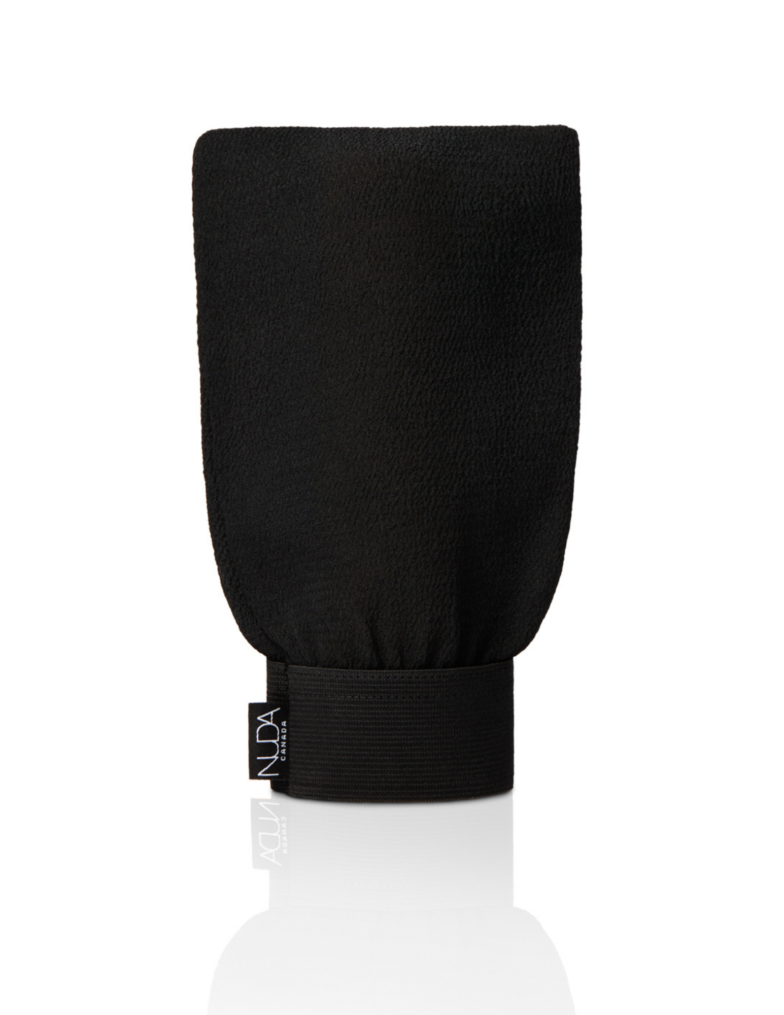 Éliminez toutes les peaux mortes de votre corps en un instant avec le gant exfoliant Nuda simple à utiliser. Ce gant est très efficace pour préparer la peau pour un bronzage airbrush ou pour l’application d’un autobronzant. Livraison rapide et gratuite dès 50$