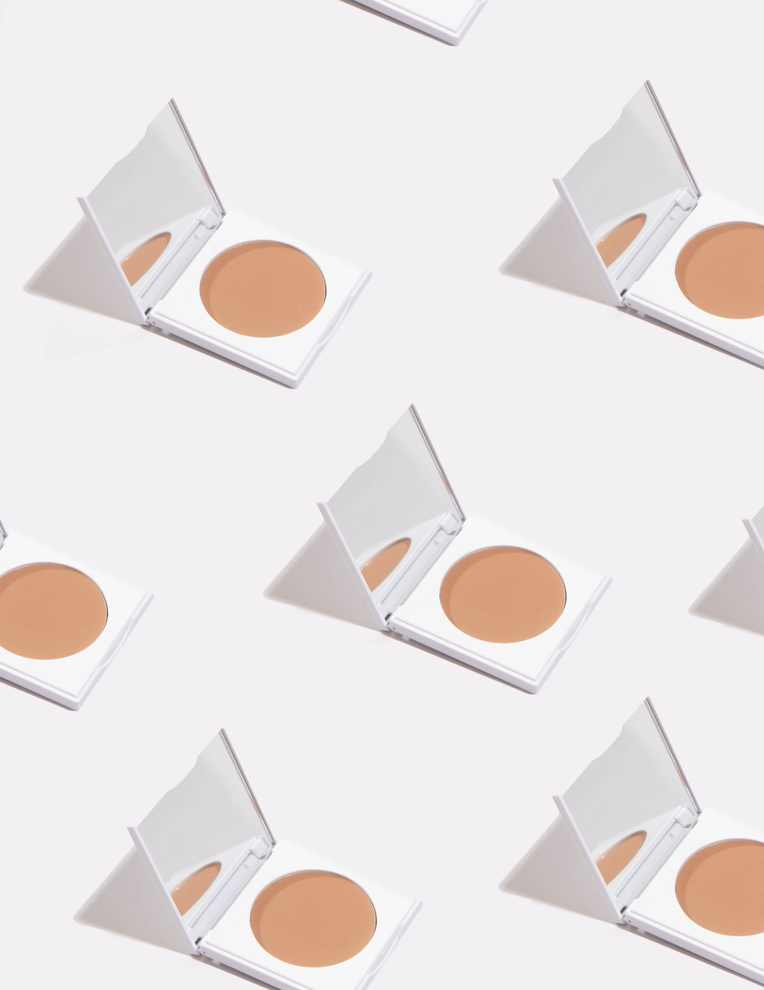 Cette poudre bronzante matifiante longue durée offre un look bronzé instantané. Elle est enrichie avec de l’extrait de jojoba, de papaye et de mangue pour offrir un teint radieux. Livraison rapide et gratuite dès 50$