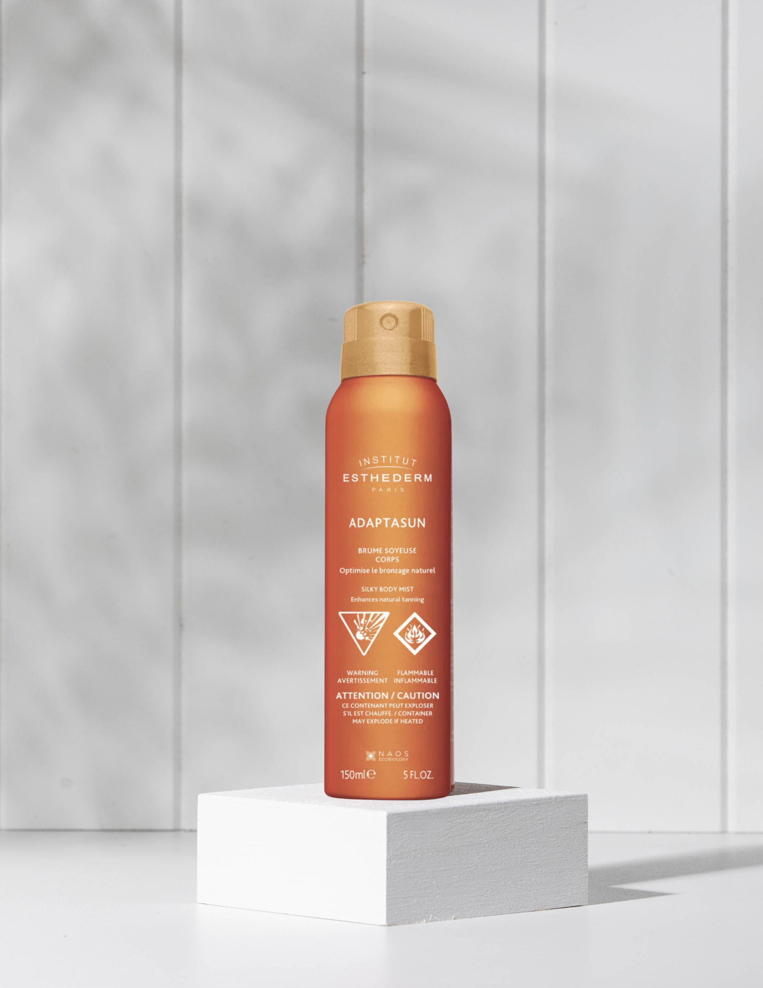 La brume soyeuse Adaptasun d'Esthederm est une brume solaire qui protège votre peau du soleil et sublime le bronzage naturel de votre peau. Le système Adaptasun permet d’améliorer la résistance de la peau face au soleil pour en sécurité.Livraison rapide et gratuite dès 50$