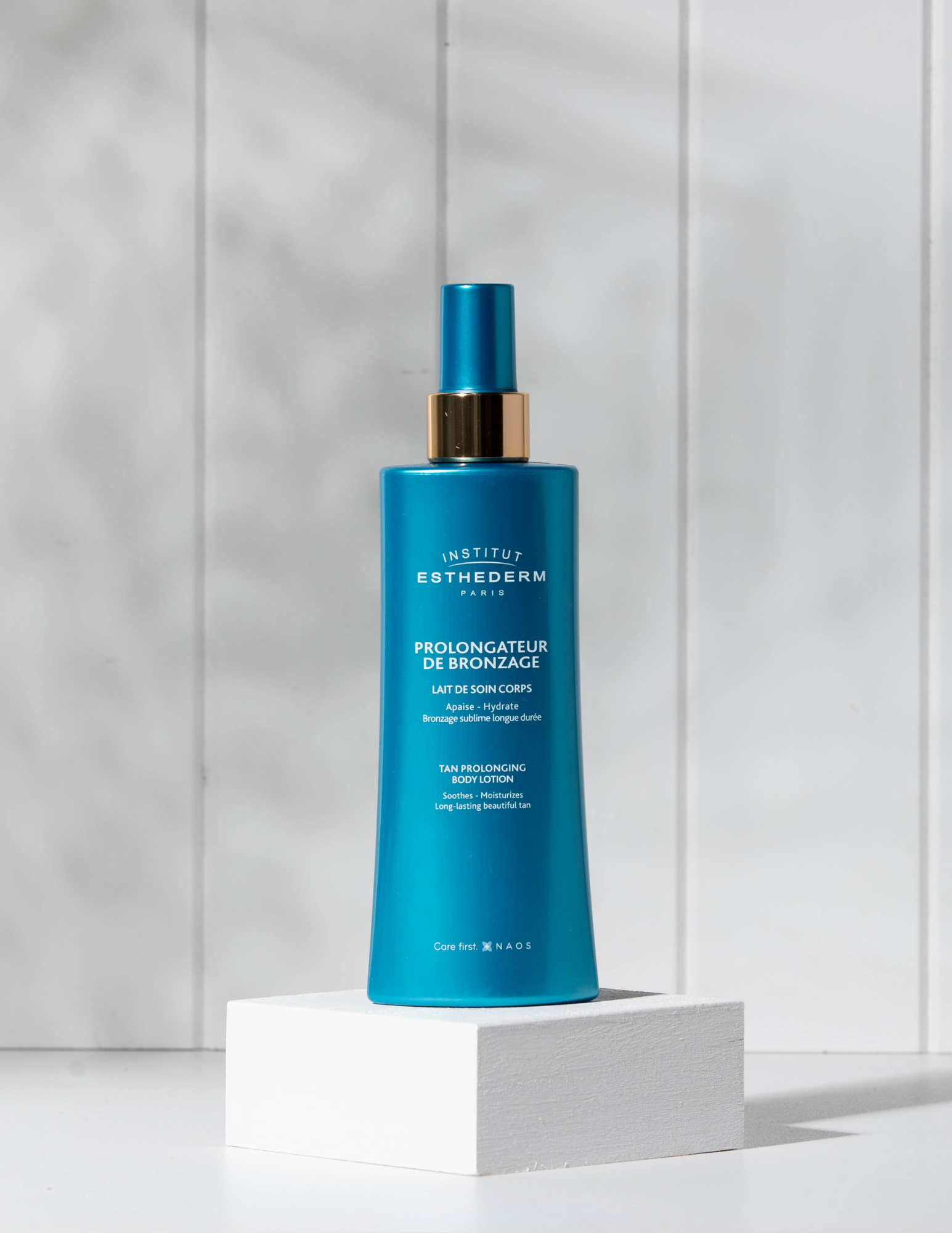 La formule hydratante de cet après-soleil réhydrate la peau pour lui redonner du confort. Il permet d’éviter la desquamation de la peau et de prolonger l’éclat et la tenue du bronzage. La peau est plus douce et lumineuse. Livraison rapide et gratuite dès 50$