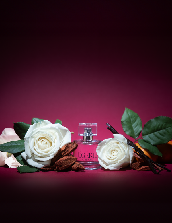 Les notes de roses blanches, de bois de santal et de vanille de cette Eau de Parfum s'entremêlent et révèlent une odeur évoquant les côtés chaud, feutré et sensuel du cachemire. De quoi mettre de l'extraordinaire dans votre quotidien. Découvrez Égérie, une Eau de parfum féminine au caractère assumé.  Égérie - L'Eau de parfum de Parikart par Ruby Brown
