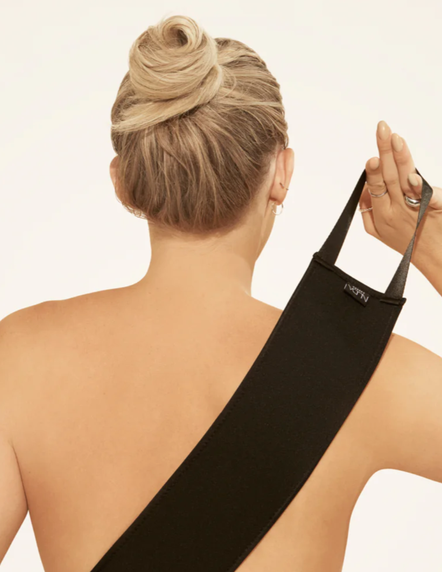 Applicateur d'autobronzant pour le dos