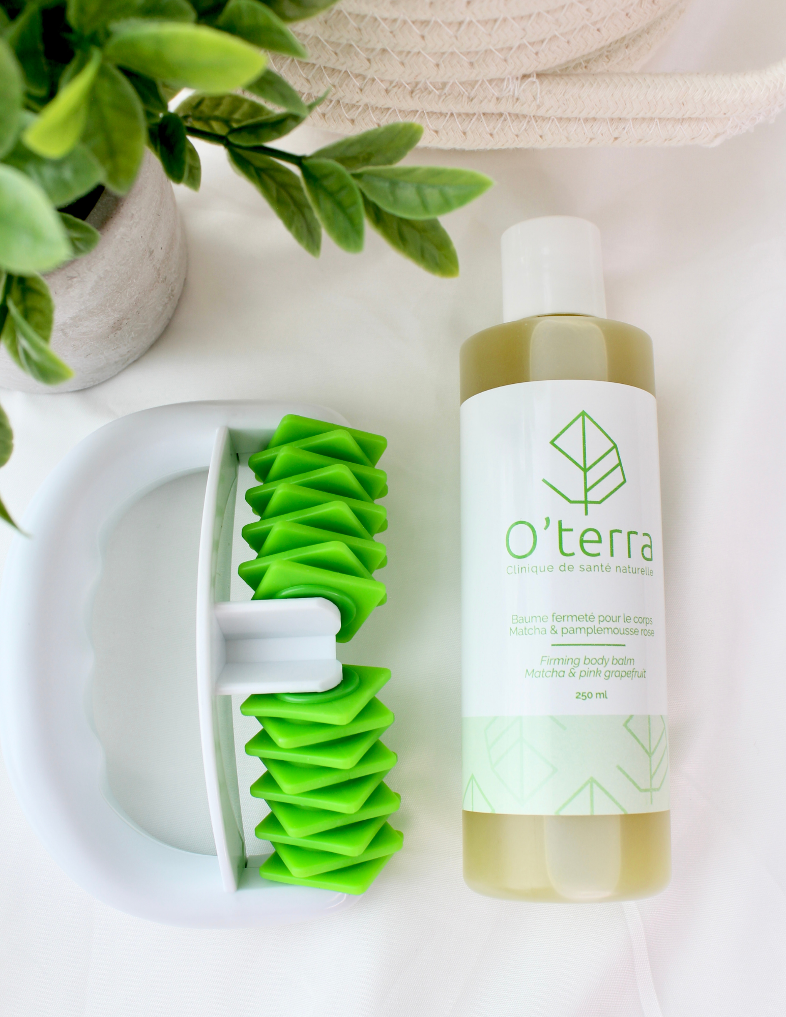 Ce duo O'terra avec la roulette et le baume fermeté pour le corps est le duo parfait pour désengorger les tissus, drainer la rétention d'eau et activer la circulation sanguine. Livraison rapide et gratuite dès 50$