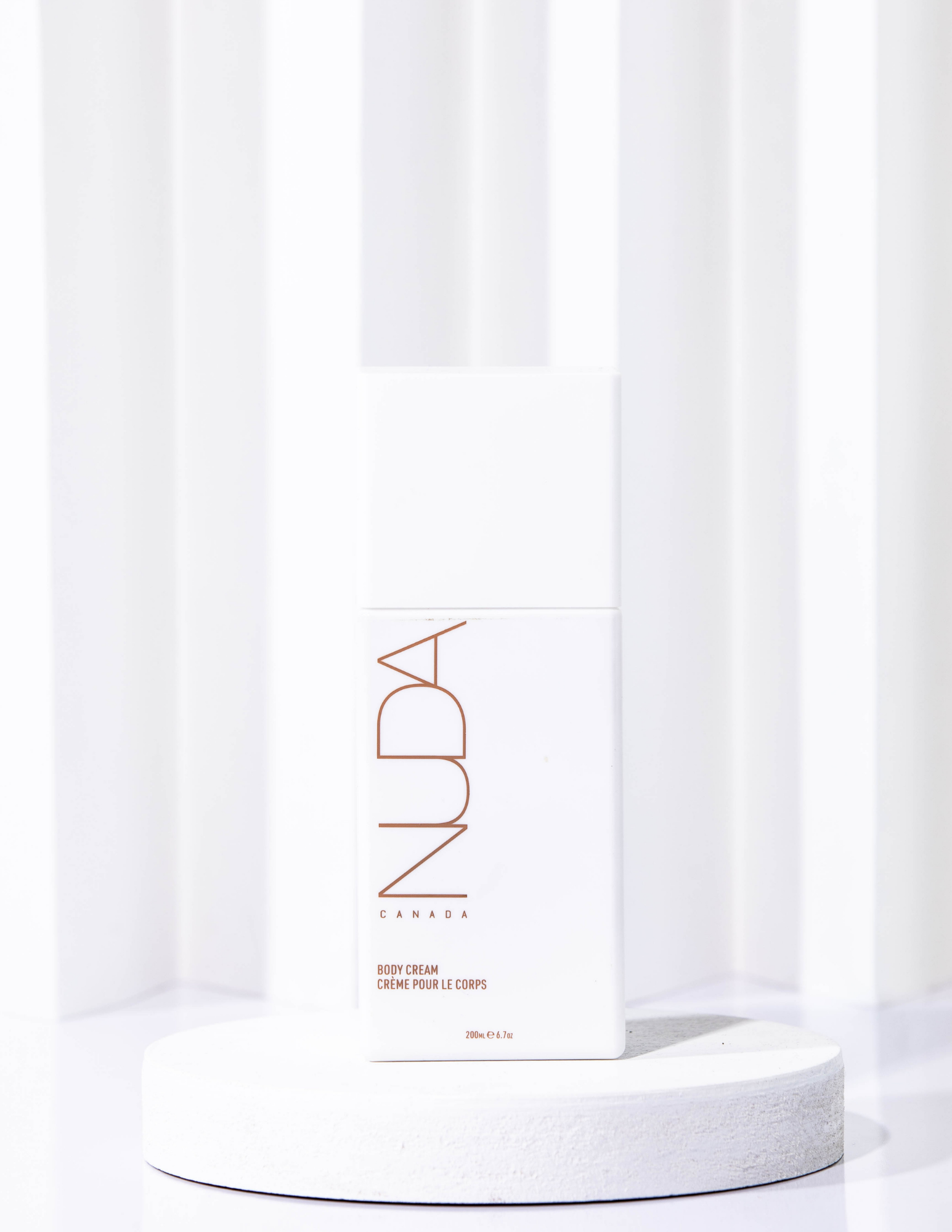 Cette crème ultra-riche est infusée de puissants ingrédients actifs tels que du beurre de karité, l’huile d’avocat, l’aloès, ainsi que la vitamine E afin de laisser la peau douce, soyeuse et nourrie. Elle revitalise et ravive la peau pour procurer une hydratation intense. Livraison rapide et gratuite dès 50$