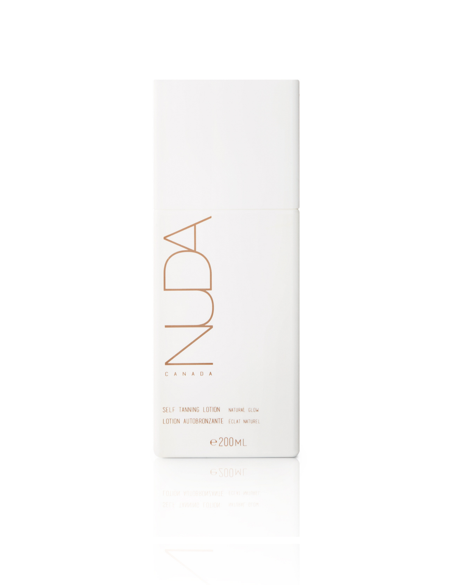 La lotion autobronzante Nuda riche et hydratante est conçue pour offrir un teint sublime d’apparence naturelle durant plusieurs jours. Enrichie d’hyaluronate de sodium et de vitamine C, la lotion autobronzante laisse la peau douce et bronzée après chaque application. Livraison rapide et gratuite dès 50$À