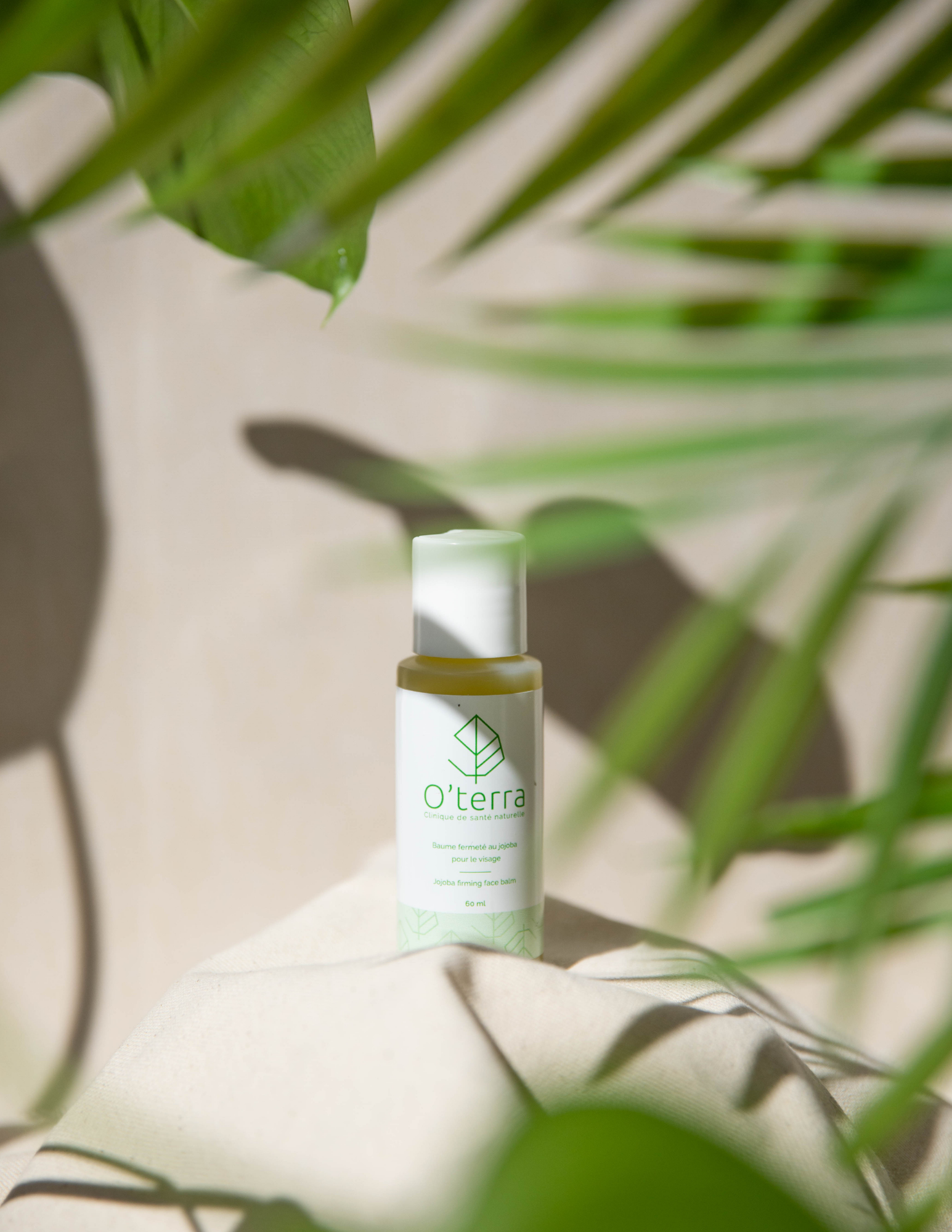 Le baume fermeté au jojoba pour le visage est spécialement conçu pour être complémentaire aux ventouses pour le visage O'Terra. Il aide à maximiser les effets de fermeté.  Livraison rapide et gratuite dès 50$ 